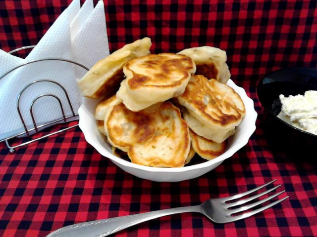 Fluffy pancakes with raisins on kefir