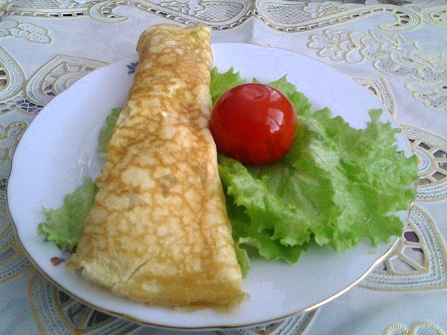 Omelet stuffed with tomatoes and pepper