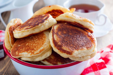Fluffy pancakes with apples in milk