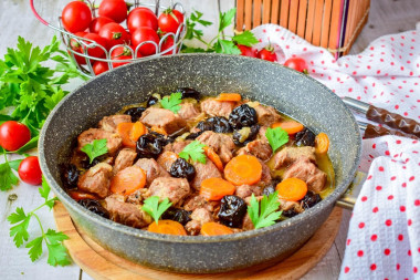 Pork with prunes stewed