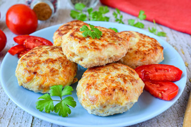 Chicken cutlets with sour cream