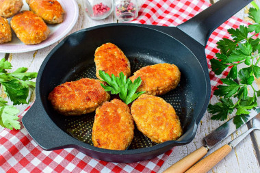 Minced chicken and pork cutlets