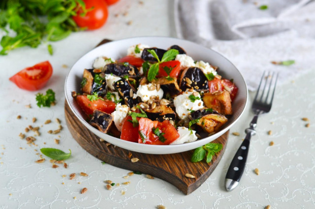 Salad with crispy eggplant and tomatoes in Georgian style