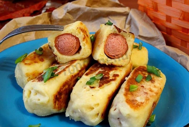 Sausages in mashed potatoes