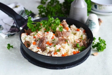 Beef pilaf in a frying pan