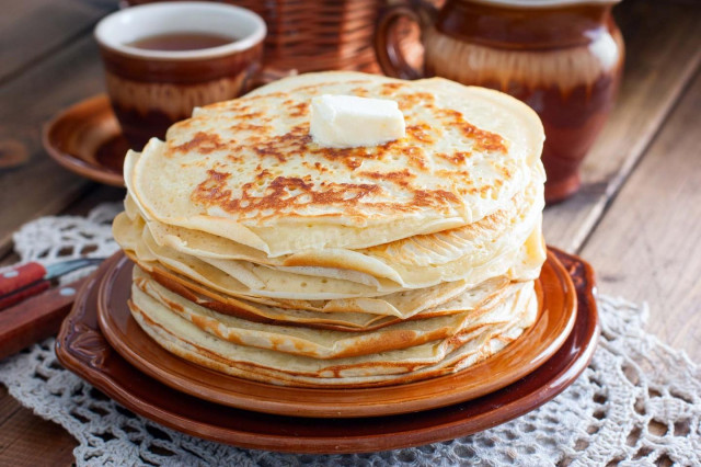 Pancakes on kefir are thick with holes