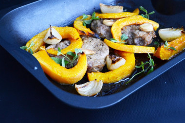 Baked pumpkin with meat