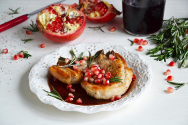 Pork in pomegranate sauce in the oven