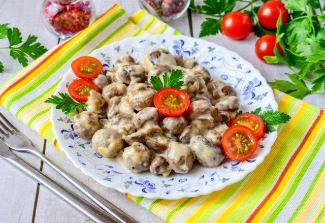 Mushrooms in cream with cheese in a frying pan