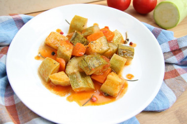 Stew of zucchini and carrots