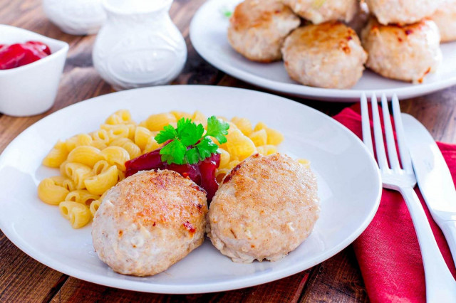 Minced meat cutlets with cheese filling inside