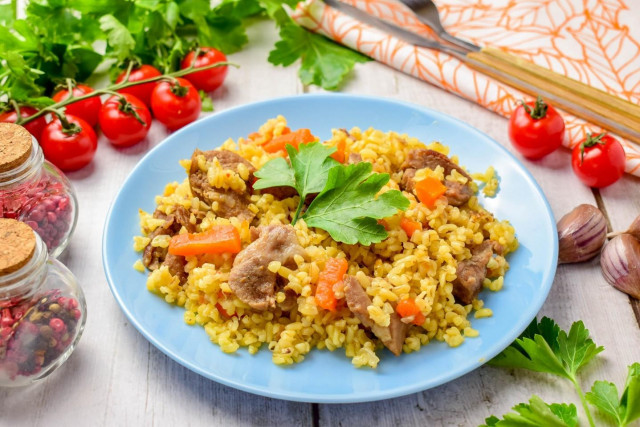Bulgur with meat in a slow cooker
