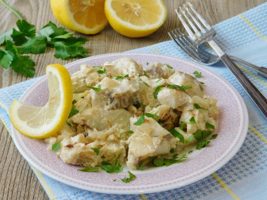 Fish stewed in sour cream with onions