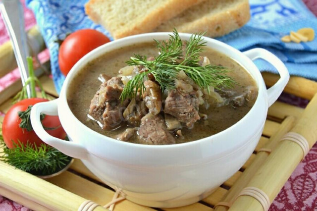 Beef with mushrooms in slow cooker