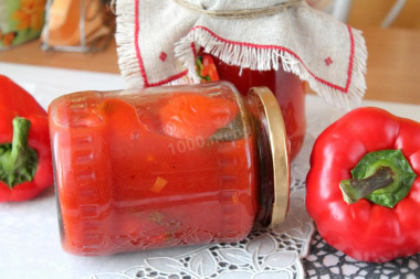 Pepper stuffed with cabbage and carrots for winter