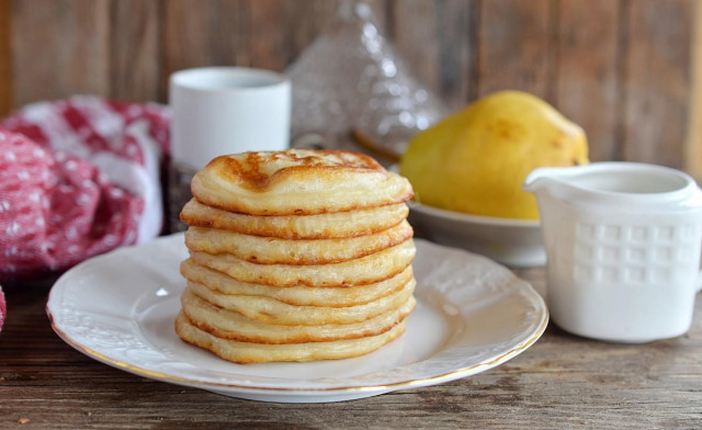 Cinnamon-flavored pancakes without eggs and yeast