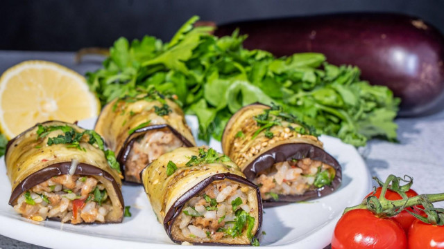 Eggplant rolls with cheese, minced meat and garlic