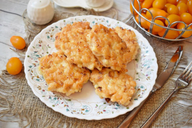 Chopped chicken cutlets on starch