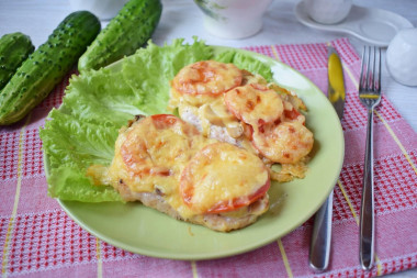 Pork with mayonnaise, tomatoes, champignons and cheese