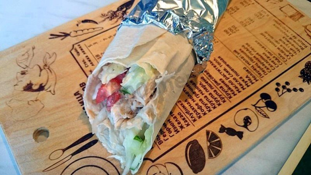 Chicken shawarma with mayonnaise and cabbage in lavash