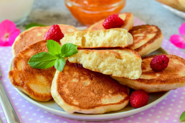 Fluffy pancakes with yeast without eggs