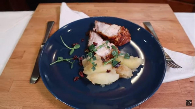 Pork belly with apple sauce with cinnamon