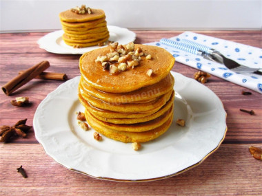 Spicy pumpkin pancakes with honey