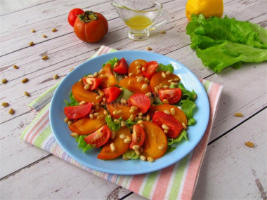 Salad with persimmon and pine nuts