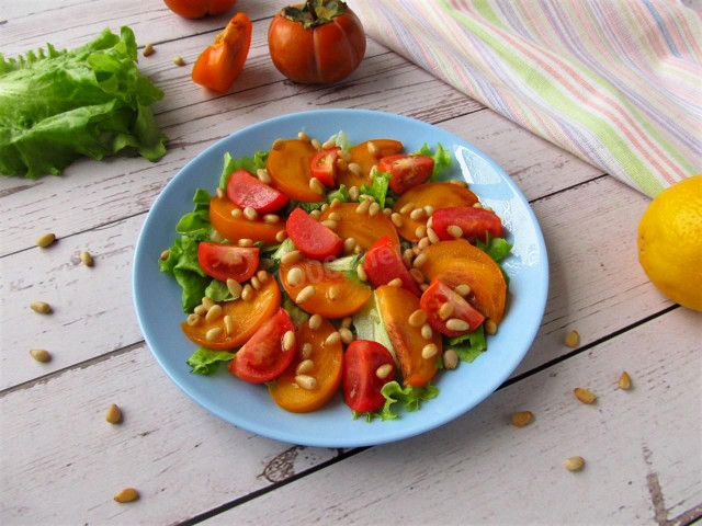Salad with persimmon and pine nuts