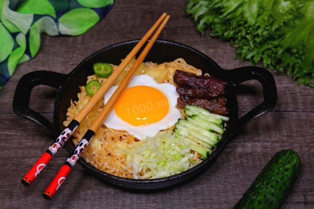 Spicy Korean noodles with beef, vegetables and egg