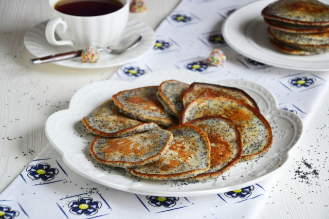 Pancakes with poppy seeds