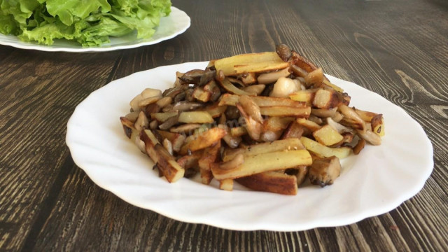 Potatoes with oyster mushrooms