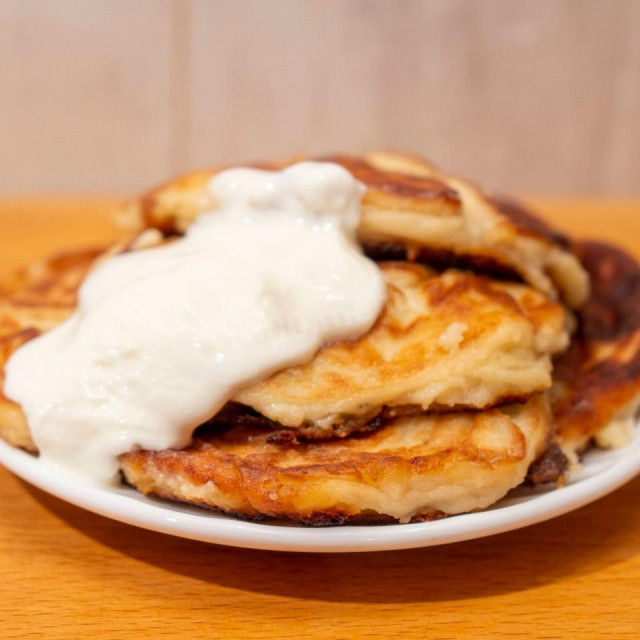 Cottage cheese pancakes with bananas in a frying pan
