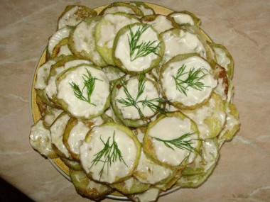 Simple and delicious zucchini with garlic