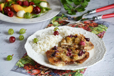 Pork with gooseberries