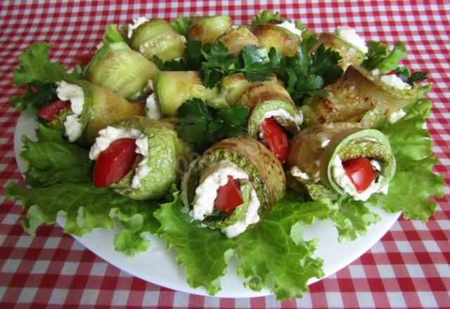 Rolls of young zucchini with melted cheese