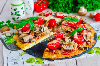 Potato pizza in a frying pan