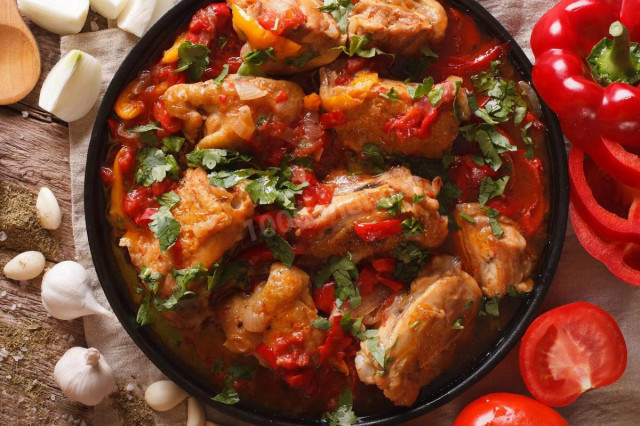 Chicken fricassee with bell pepper