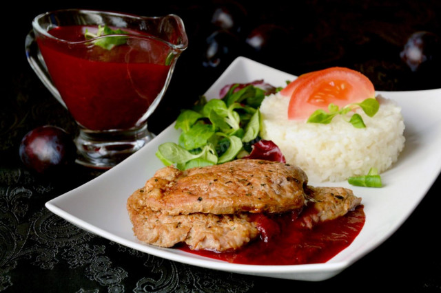 Pork schnitzels with plum and wine sauce