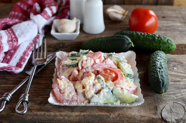 Tomato salad with cucumbers and cheese