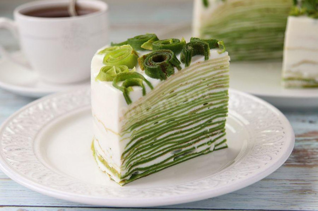 Green pancake cake without dyes