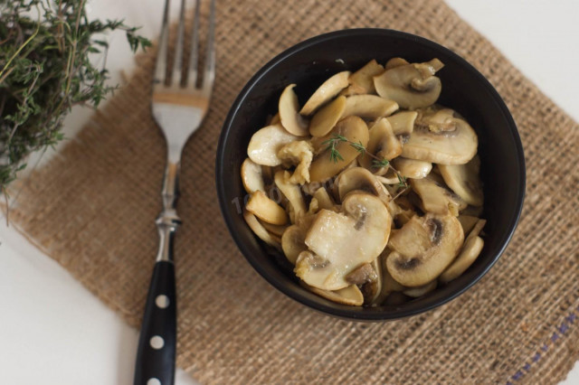 Mushrooms with low-fat sour cream in a frying pan