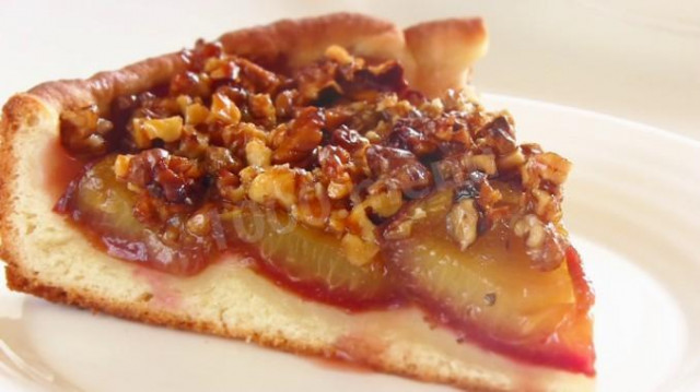 Pie with fresh plums and crunchy nuts