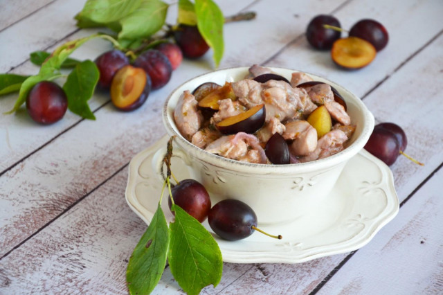 Stewed chicken with plums