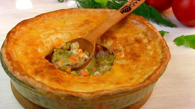 American chicken and vegetable pie
