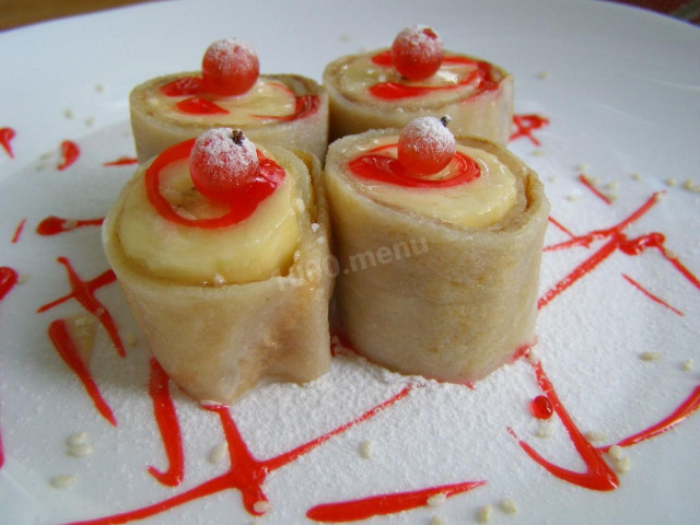 Sweet sushi rolls with bananas