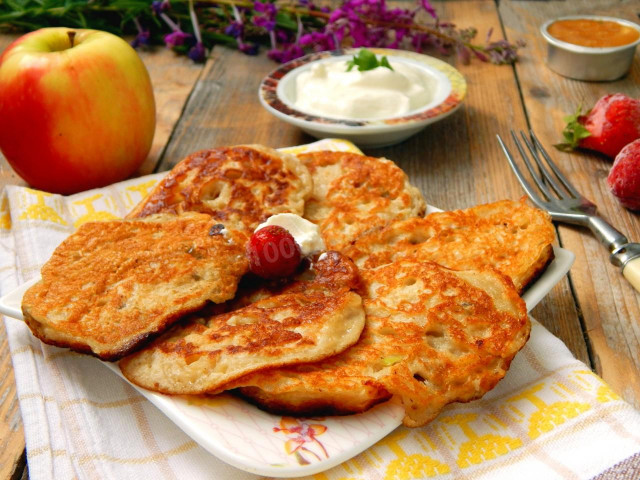 Apple pancakes on kefir