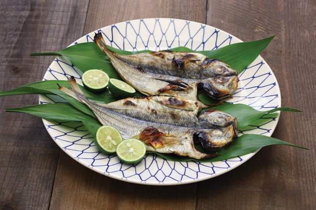 Horse mackerel on the grill