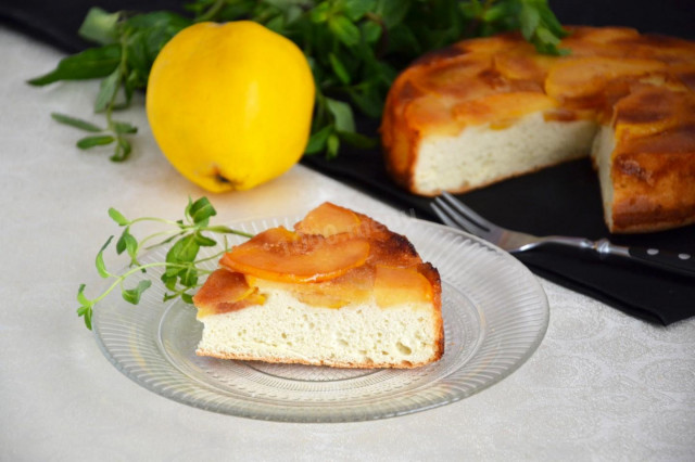 Sponge cake with caramelized quince