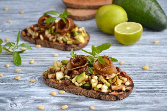 Bruschetta with avocado and a pear